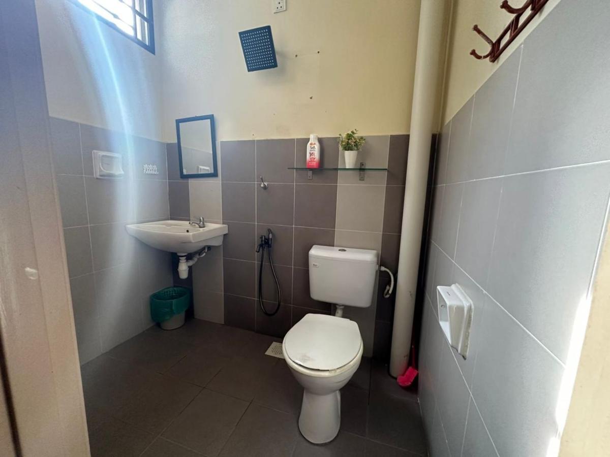 Naurah Homestay Kulai Mslim Only Экстерьер фото